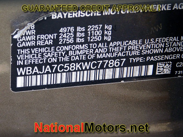BMW 5 Series Vehicle Full-screen Gallery Image 27