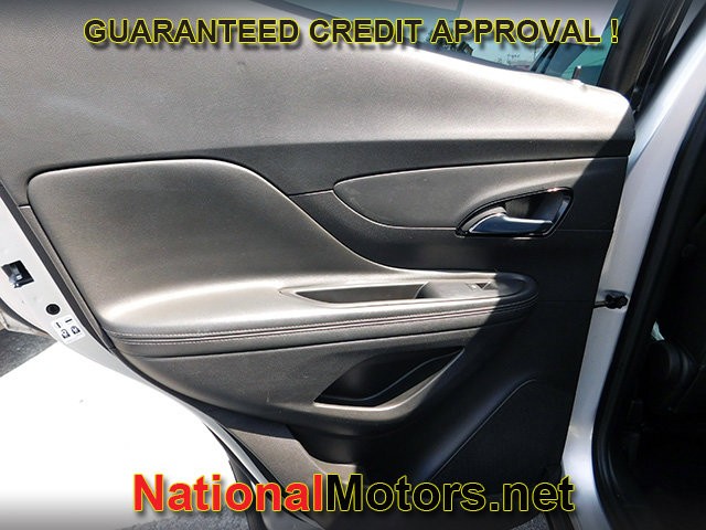 Buick Encore Vehicle Full-screen Gallery Image 06