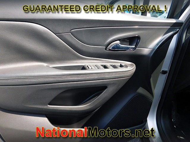 Buick Encore Vehicle Full-screen Gallery Image 09