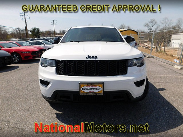 Jeep Grand Cherokee Vehicle Full-screen Gallery Image 03
