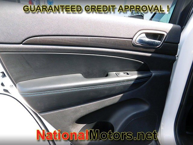 Jeep Grand Cherokee Vehicle Full-screen Gallery Image 10