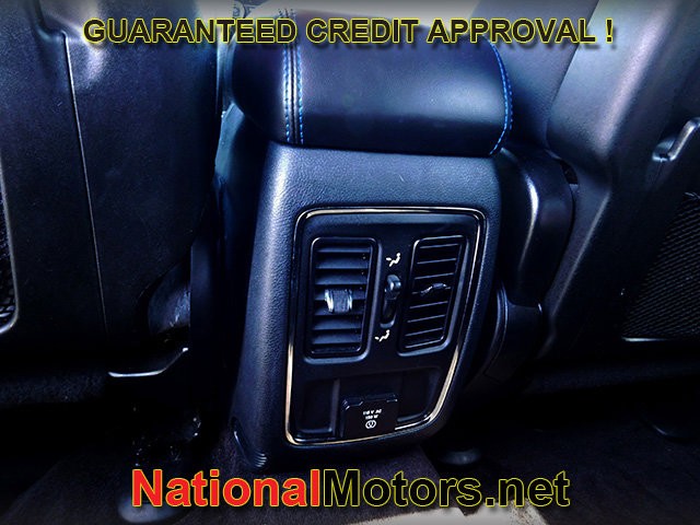 Jeep Grand Cherokee Vehicle Full-screen Gallery Image 12