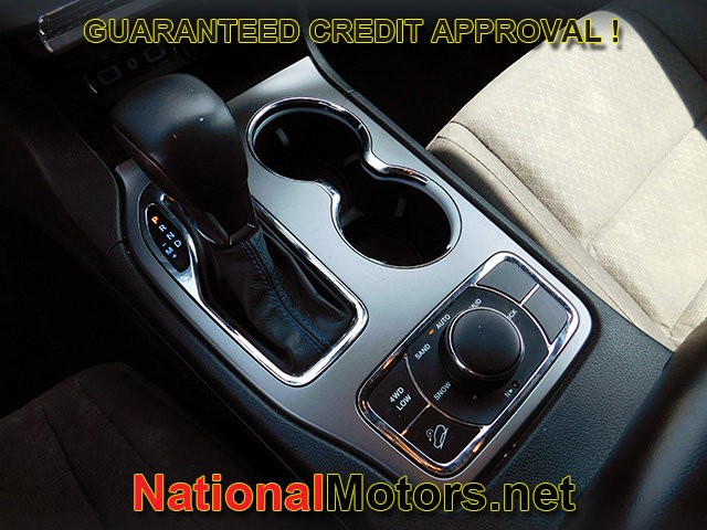 Jeep Grand Cherokee Vehicle Full-screen Gallery Image 20