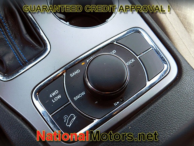 Jeep Grand Cherokee Vehicle Full-screen Gallery Image 21