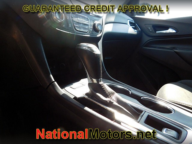 Chevrolet Equinox Vehicle Full-screen Gallery Image 17
