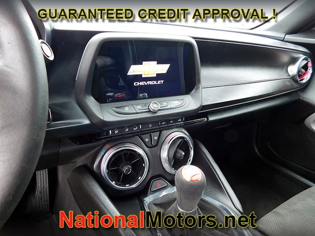 Chevrolet Camaro Vehicle Full-screen Gallery Image 11