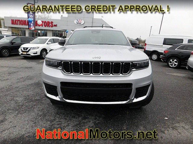 Jeep Grand Cherokee L Vehicle Full-screen Gallery Image 03