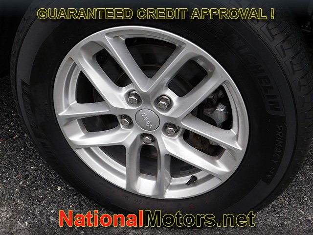 Jeep Grand Cherokee L Vehicle Full-screen Gallery Image 11