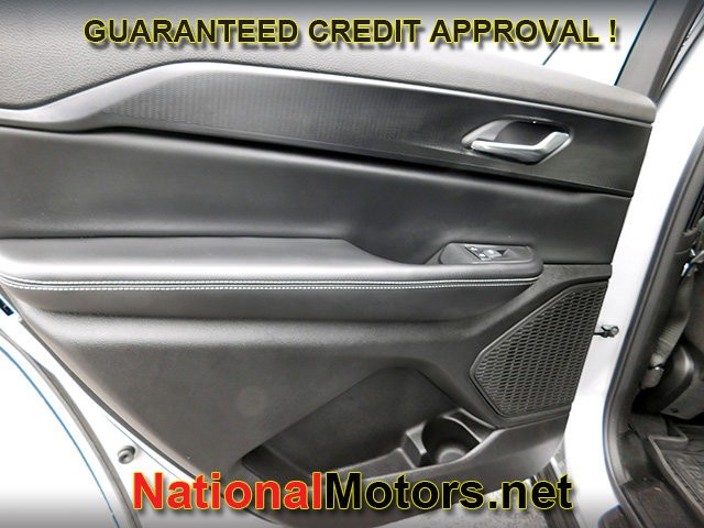 Jeep Grand Cherokee L Vehicle Full-screen Gallery Image 12