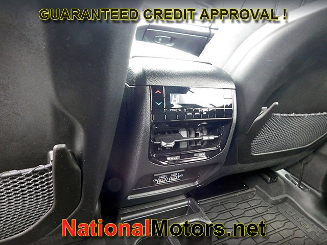 Jeep Grand Cherokee L Vehicle Full-screen Gallery Image 14