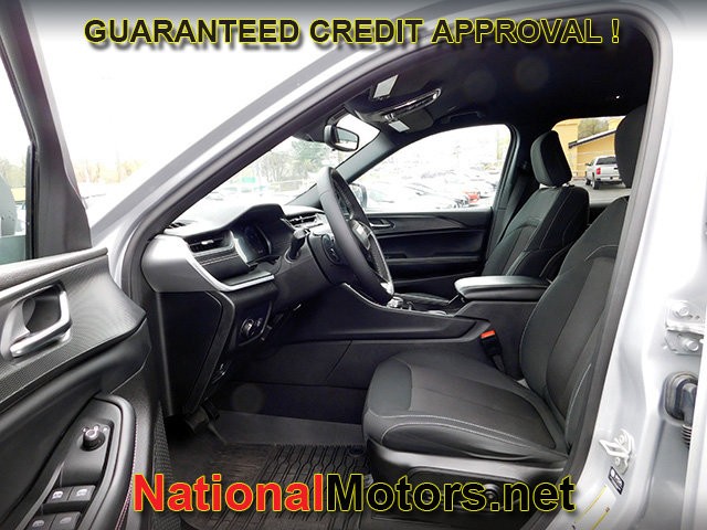 Jeep Grand Cherokee L Vehicle Full-screen Gallery Image 17