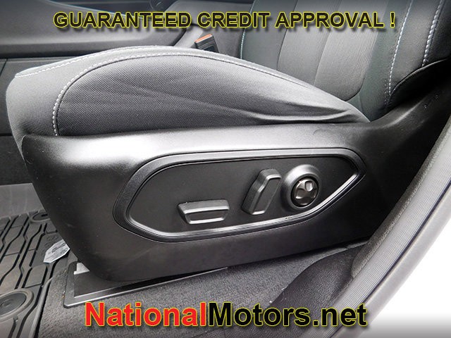 Jeep Grand Cherokee L Vehicle Full-screen Gallery Image 18