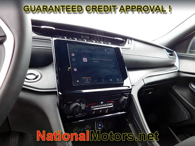 Jeep Grand Cherokee L Vehicle Full-screen Gallery Image 19
