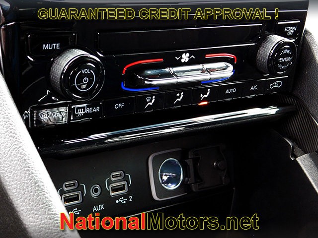 Jeep Grand Cherokee L Vehicle Full-screen Gallery Image 21