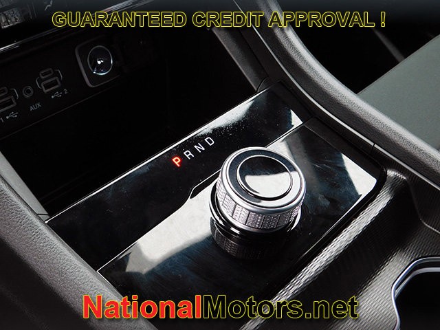 Jeep Grand Cherokee L Vehicle Full-screen Gallery Image 22