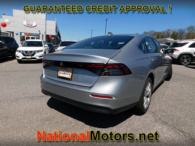 Honda Accord Sedan Vehicle Full-screen Gallery Image 05