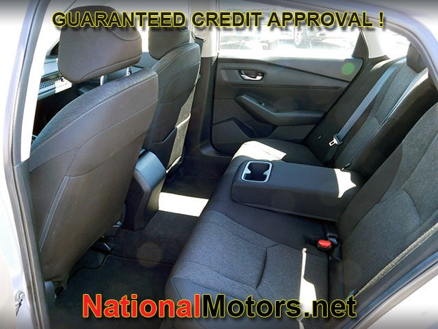 Honda Accord Sedan Vehicle Full-screen Gallery Image 08