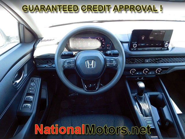 Honda Accord Sedan Vehicle Full-screen Gallery Image 09