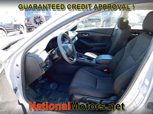 Honda Accord Sedan Vehicle Full-screen Gallery Image 11