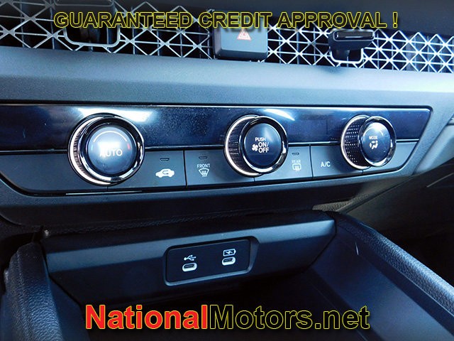 Honda Accord Sedan Vehicle Full-screen Gallery Image 15