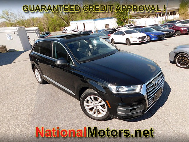 Audi Q7 Vehicle Full-screen Gallery Image 02
