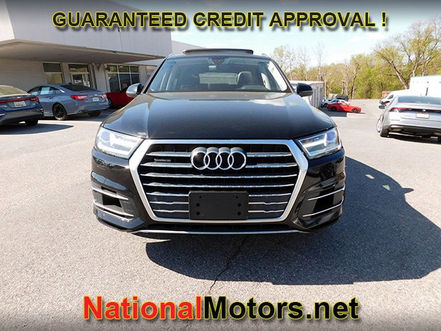 Audi Q7 Vehicle Full-screen Gallery Image 03