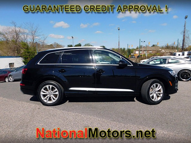 Audi Q7 Vehicle Full-screen Gallery Image 04