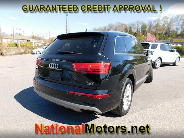 Audi Q7 Vehicle Full-screen Gallery Image 05