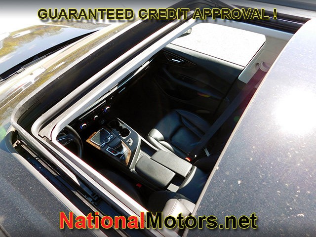 Audi Q7 Vehicle Full-screen Gallery Image 07