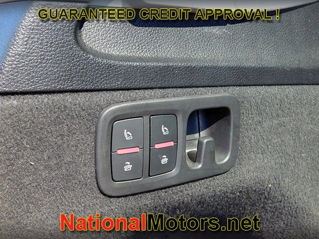 Audi Q7 Vehicle Full-screen Gallery Image 09