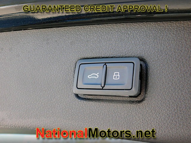 Audi Q7 Vehicle Full-screen Gallery Image 11