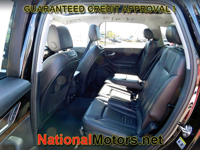 Audi Q7 Vehicle Full-screen Gallery Image 13