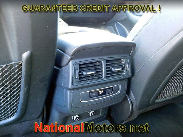 Audi Q7 Vehicle Full-screen Gallery Image 14