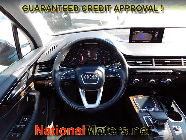 Audi Q7 Vehicle Full-screen Gallery Image 15