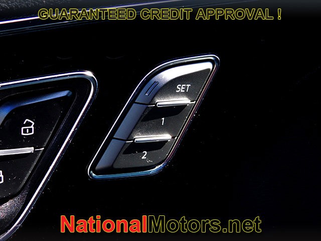 Audi Q7 Vehicle Full-screen Gallery Image 17