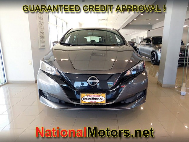 Nissan LEAF Vehicle Full-screen Gallery Image 02