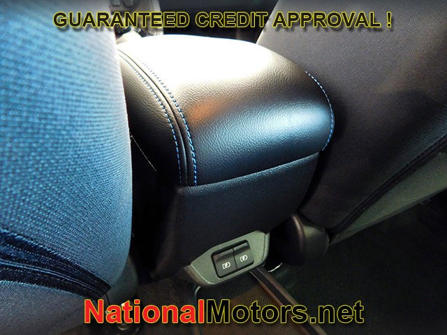 Nissan LEAF Vehicle Full-screen Gallery Image 06