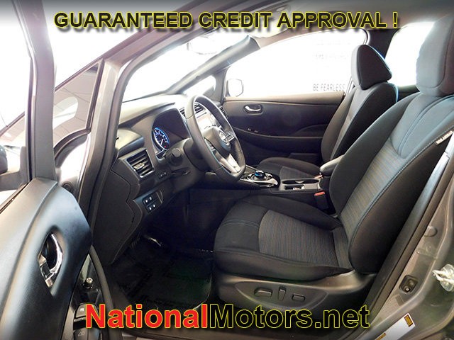 Nissan LEAF Vehicle Full-screen Gallery Image 09