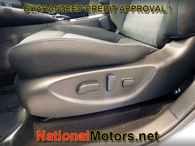 Nissan LEAF Vehicle Full-screen Gallery Image 10