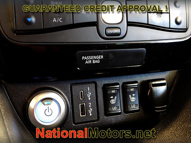 Nissan LEAF Vehicle Full-screen Gallery Image 13