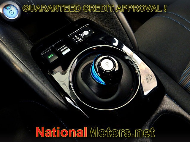 Nissan LEAF Vehicle Full-screen Gallery Image 14