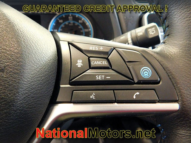 Nissan LEAF Vehicle Full-screen Gallery Image 16