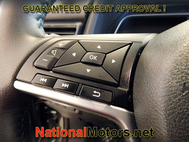 Nissan LEAF Vehicle Full-screen Gallery Image 17