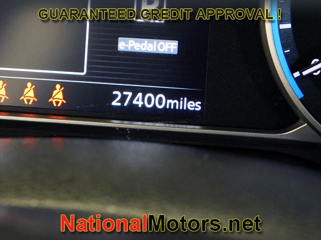 Nissan LEAF Vehicle Full-screen Gallery Image 18