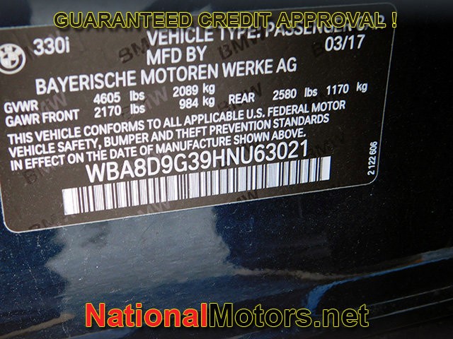 BMW 3 Series Vehicle Full-screen Gallery Image 26