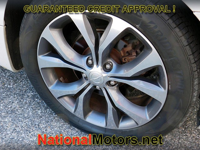 Chrysler Pacifica Vehicle Full-screen Gallery Image 08