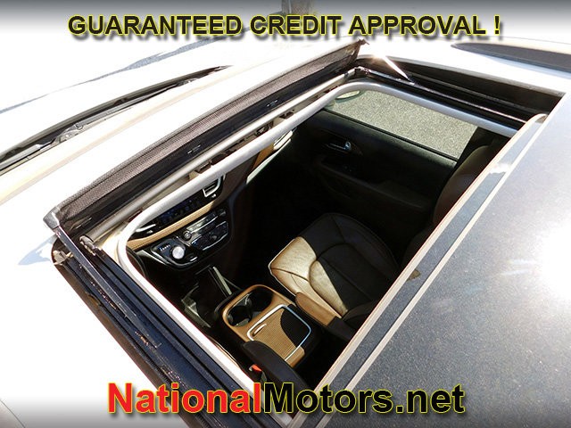 Chrysler Pacifica Vehicle Full-screen Gallery Image 09