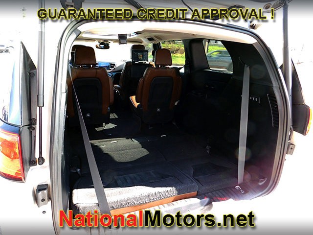 Chrysler Pacifica Vehicle Full-screen Gallery Image 10