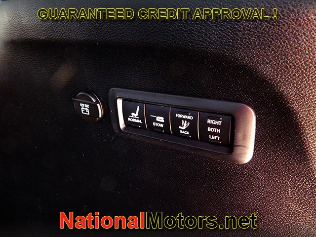 Chrysler Pacifica Vehicle Full-screen Gallery Image 11