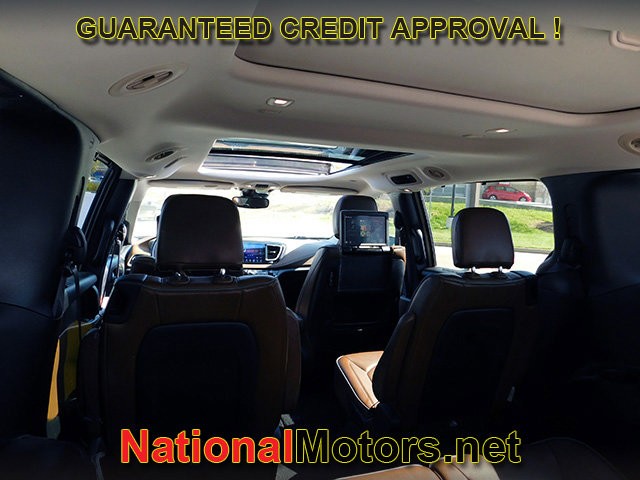 Chrysler Pacifica Vehicle Full-screen Gallery Image 13